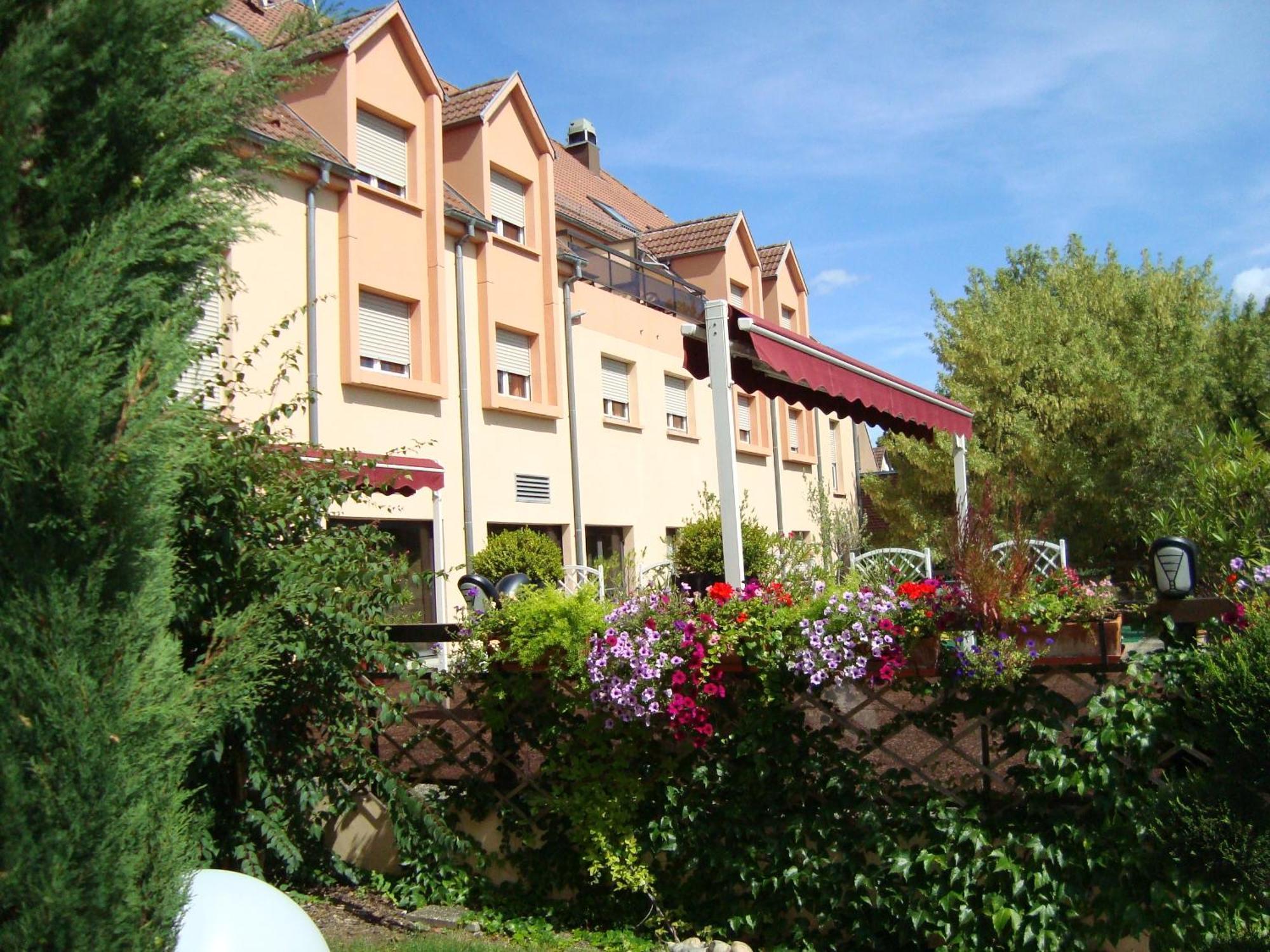 Hotel Restaurant Crystal Erstein Exterior foto